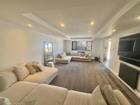 5 bedroom detached house to rent - Photo 3