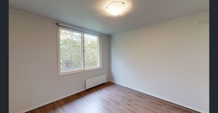 Lovely 2 Bedroom Apartment in Thornbury - Photo 2