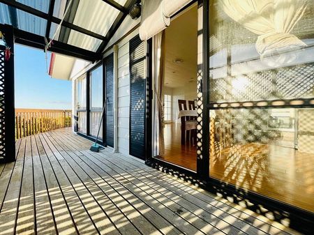 Spacious & Sunny 3 bedroom house Ready to move in! - Photo 2