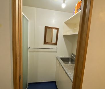 Boarding house room centrally located - Photo 5