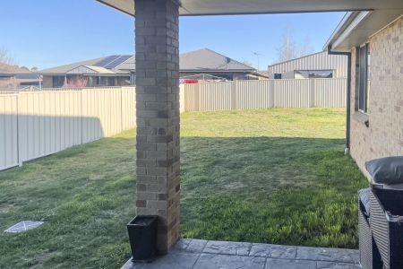 Spacious 5-Bedroom Family Home - Photo 3
