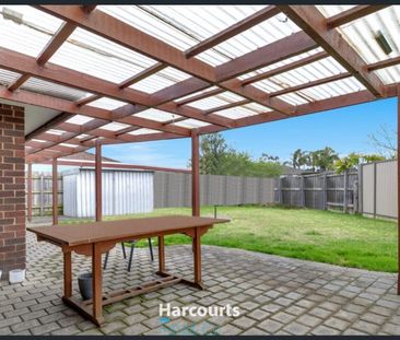 Spacious 3-Bedroom Home with Modern Amenities in Epping - Photo 6