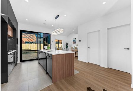 Modern living in Karaka - Photo 4