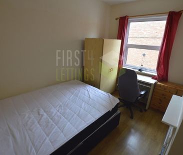 4 bedroom end of terrace house to rent - Photo 3