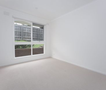 Newly Renovated 5-Bedroom Family Home – Serpell Primary & East Donc... - Photo 5