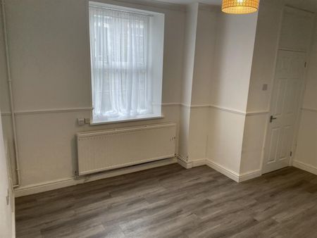 3 bedroom House To Let - Photo 2