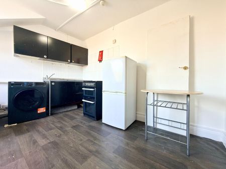 Studio Flat, Romford Road, E7 - Photo 4