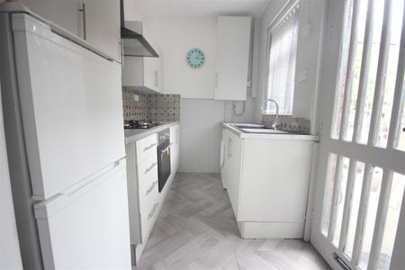 3 Bedroom House - Terraced To Let - Photo 5