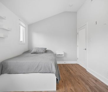 For Lease - 45 Furnival Road, Toronto, Ontario - Photo 2