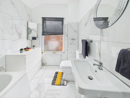 3 bedroom terraced house to rent - Photo 2