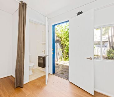 Victorian terrace with a separate studio - Photo 1