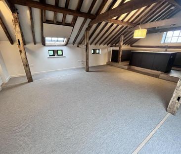 2 bedroom barn conversion to rent - Photo 1
