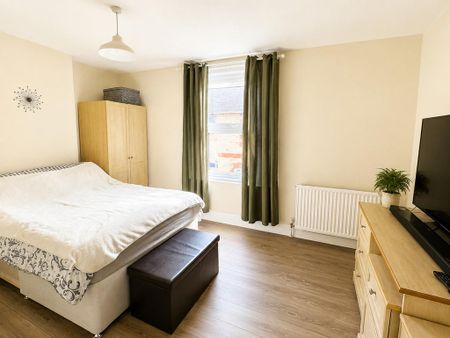 2 bedroom terraced house to rent - Photo 4
