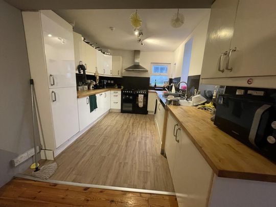 8 bedroom house share to rent - Photo 1