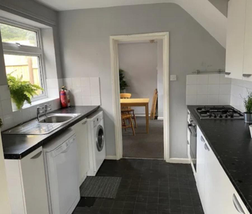 4 bedroom semi-detached house to rent - Photo 5