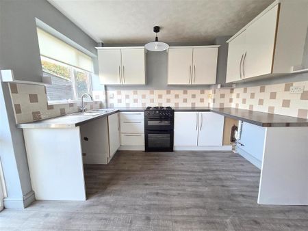 3 bedroom semi-detached house to rent - Photo 4