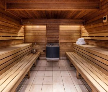 Beautifully Renovated Apartment in the Iconic Goldsbrough Building - Photo 2