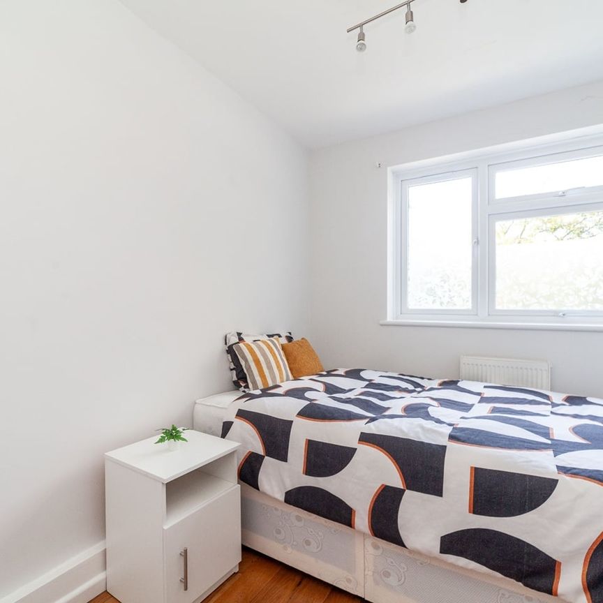 Room in a Shared Flat, Bulow Court, SW6 - Photo 1