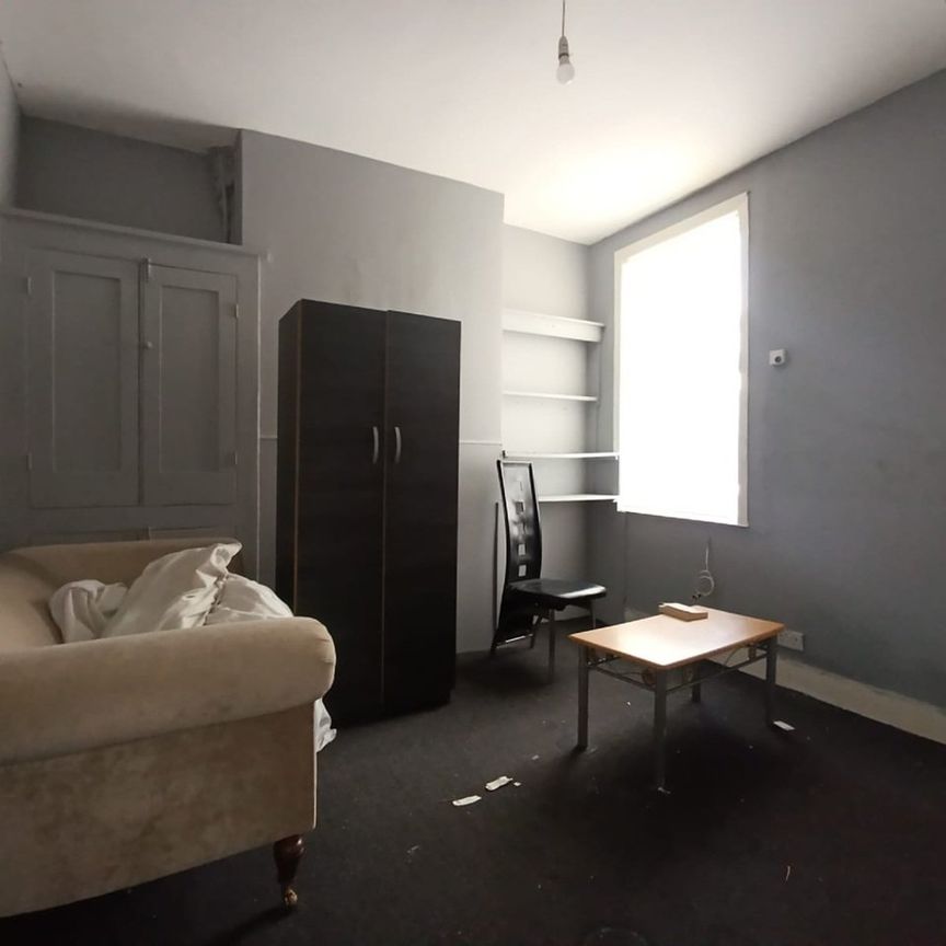 1 Bed Flat, Reginald Road, E7 - Photo 1