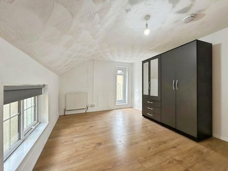 3 bedroom flat to rent - Photo 2