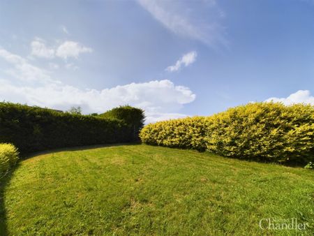 15 Marlborough Crescent, Carryduff, BT8 8NP - Photo 5