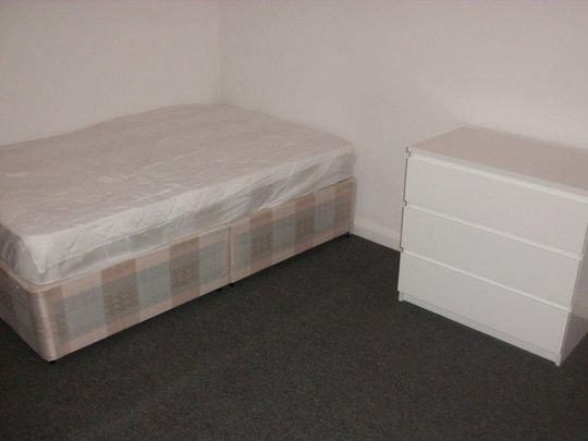 1 Bed - Victoria Street, Gillingham - Photo 1