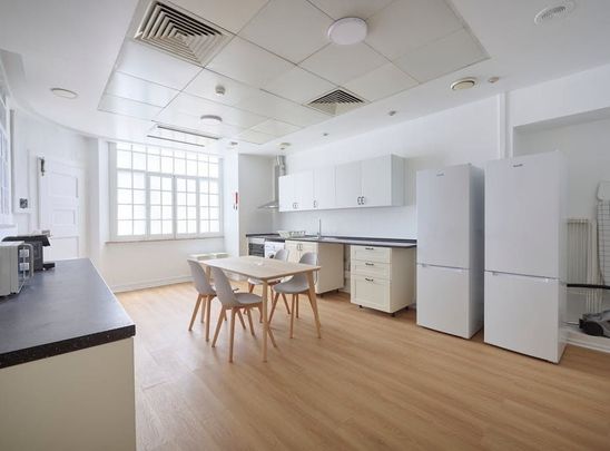 Rua Alexandre Herculano, Lisbon, Lisbon 1150-005 - Photo 1