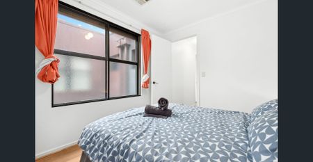 Stylish and Modern Townhouse in Adelaide - Photo 5