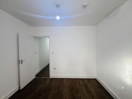 3 bedroom flat to rent - Photo 5