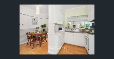 3 BEDROOM HOME WITH REAR ACCESS - Photo 3