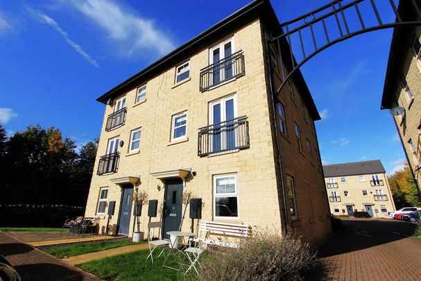 2 bedroom end of terrace house to rent - Photo 1