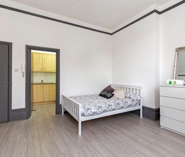 🏡 Modern Victorian Property with Bedsits and their own Private Kitc... - Photo 6