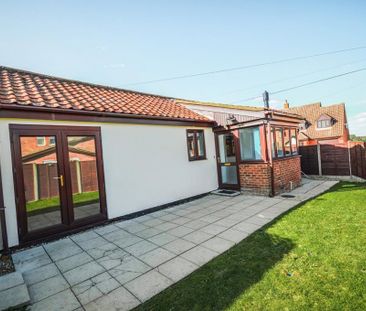 2 bedroom detached bungalow to rent - Photo 2