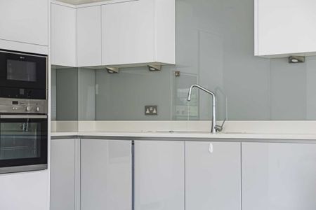 2 bed Flat for rent - Photo 2