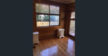 Pet friendly , 2 bedroom semi, all bills included - Photo 2