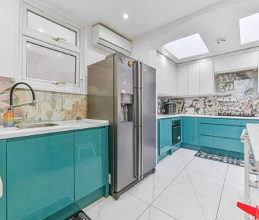 4 bedroom semi-detached house to rent - Photo 5