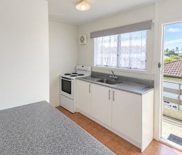 Neat & Tidy 2 Bedroom Unit – Close To University - Photo 3