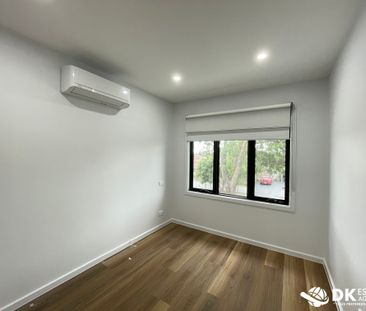 Stunning Townhouse in Albion - Photo 6