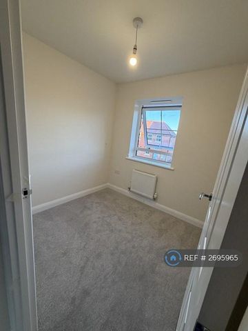 3 bedroom end of terrace house to rent - Photo 5