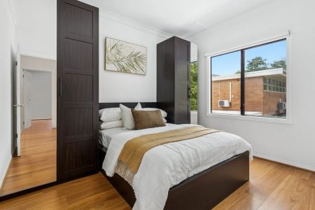 Stylish Townhouse Living in a Prime Eastern Suburbs Location - Photo 5