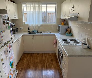 3 Bedroom Home, Walk to Beach, Prime Summer Location! - Photo 6