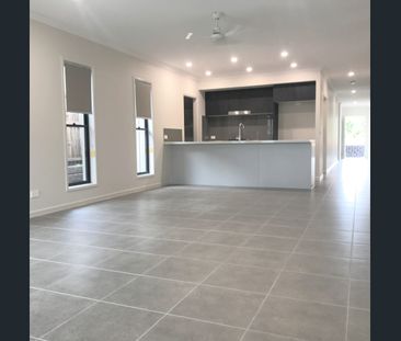 Break Lease Opportunity – Spacious 4 Bed + Study + Media Home – Act... - Photo 2