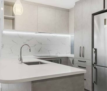 Spacious City Apartment - Photo 5