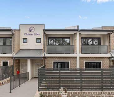 Brand New Stunning three bedroom townhouse - Photo 3