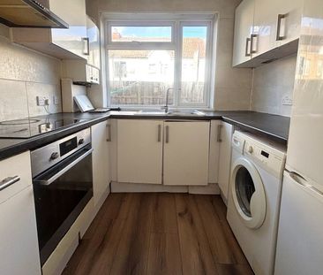 Courtenay Road, Woking - 2 bedrooms Property for lettings - Seymours - Photo 5