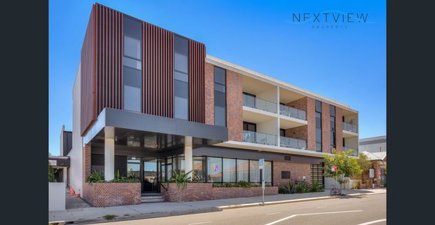 FULLY FURNISHED, PRESTIGIOUS AND ELEGANT - Photo 1