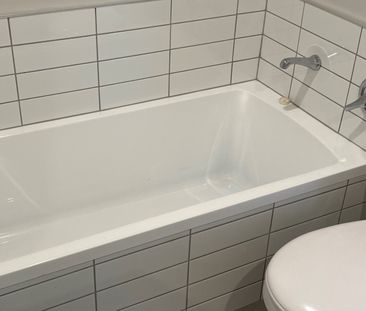 Modern, well kept two bedroom apartment - Photo 3