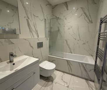 Quilters Way, Stoke Mandeville, AYLESBURY - Photo 4