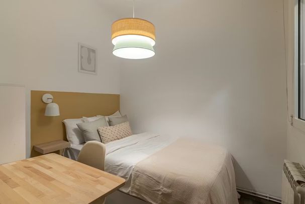 Avinguda de Mistral, Barcelona, Catalonia 08015 - Photo 1