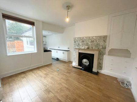 Terraced House to rent on - Photo 3